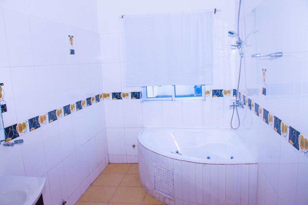 Hotel Amazone Cotonou Exteriör bild